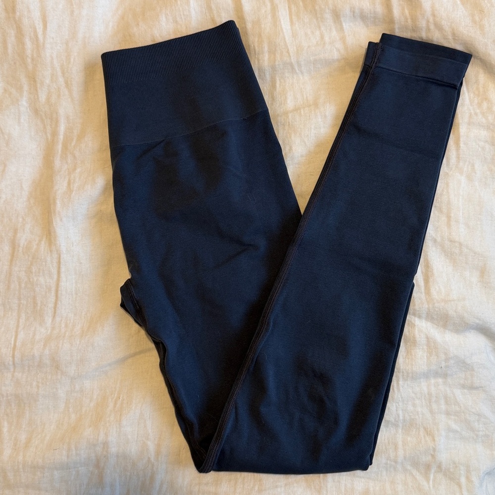 Alphalete Seamless High-Waisted Scrunch Blue Leggings - Picture 3 of 4